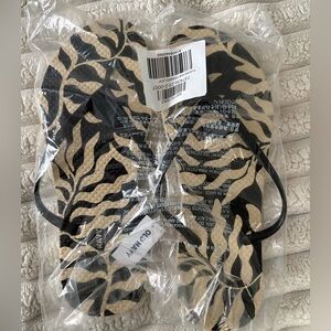 NWT Old Navy Flip Flops Size 7